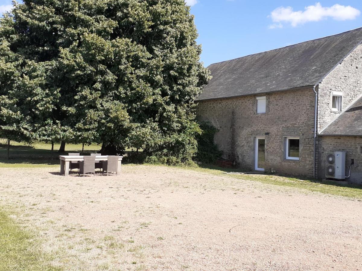 Gite Le Tilleul De La Fontaine Alluy エクステリア 写真