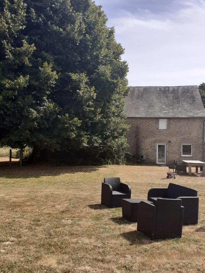 Gite Le Tilleul De La Fontaine Alluy エクステリア 写真